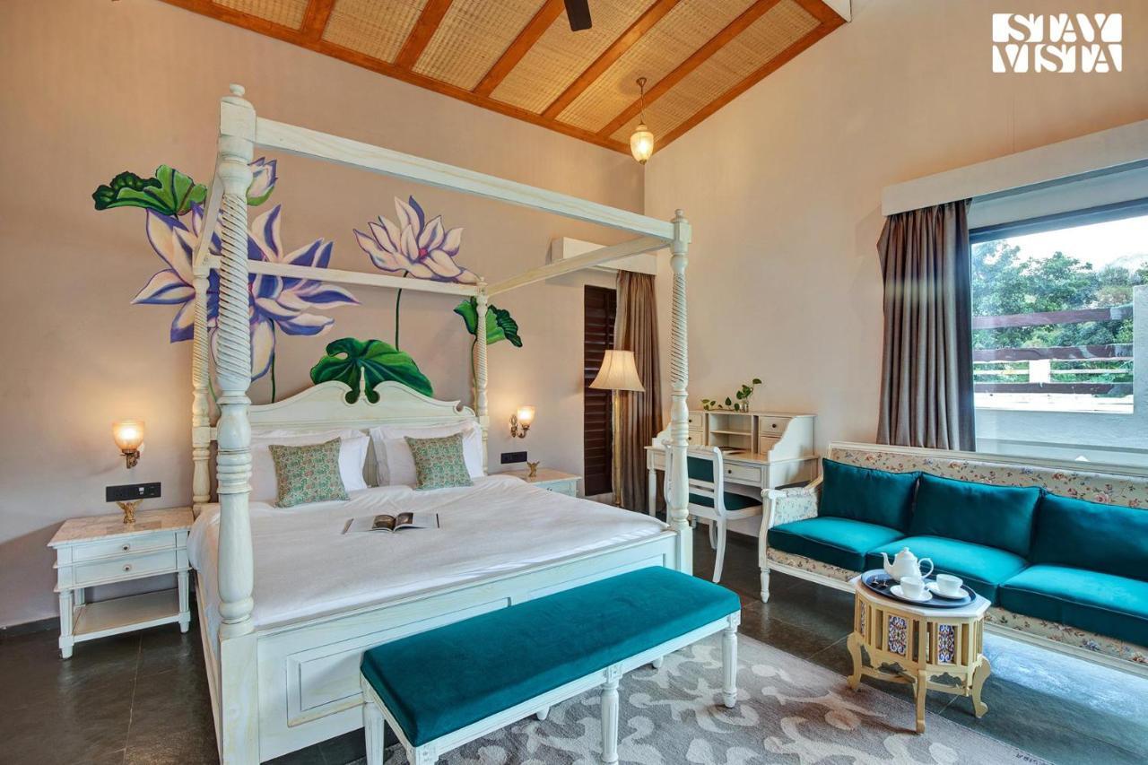 Stayvista'S The Earthen Boutique - City Escape With Spacious Pool, Terrace, Lawn & Indoor-Outdoor Games Udaipur Esterno foto